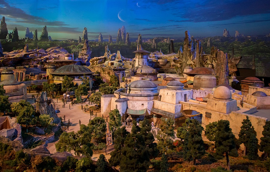Star Wars: Galaxy's Edge, Disneyland
